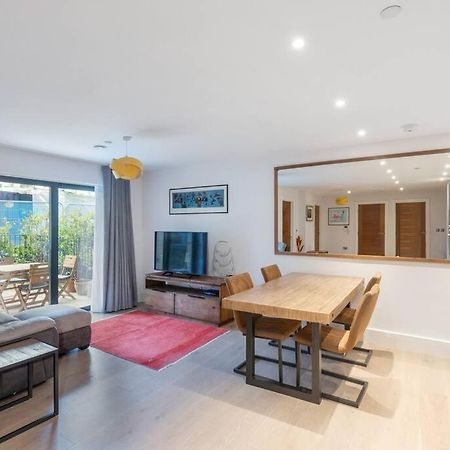 Stylish 2 Bed 2 Bath In Highgate & Free Parking Appartement Londen Buitenkant foto