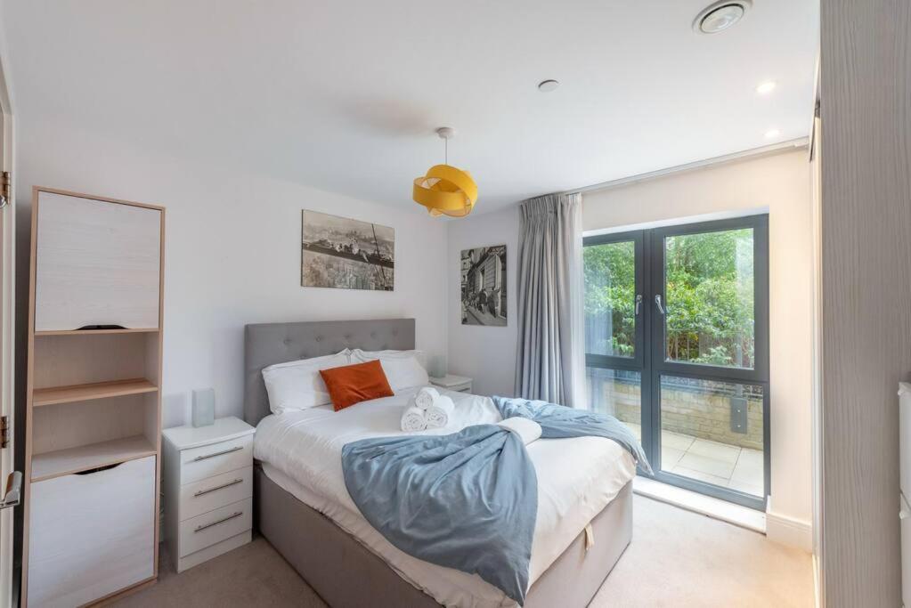 Stylish 2 Bed 2 Bath In Highgate & Free Parking Appartement Londen Buitenkant foto